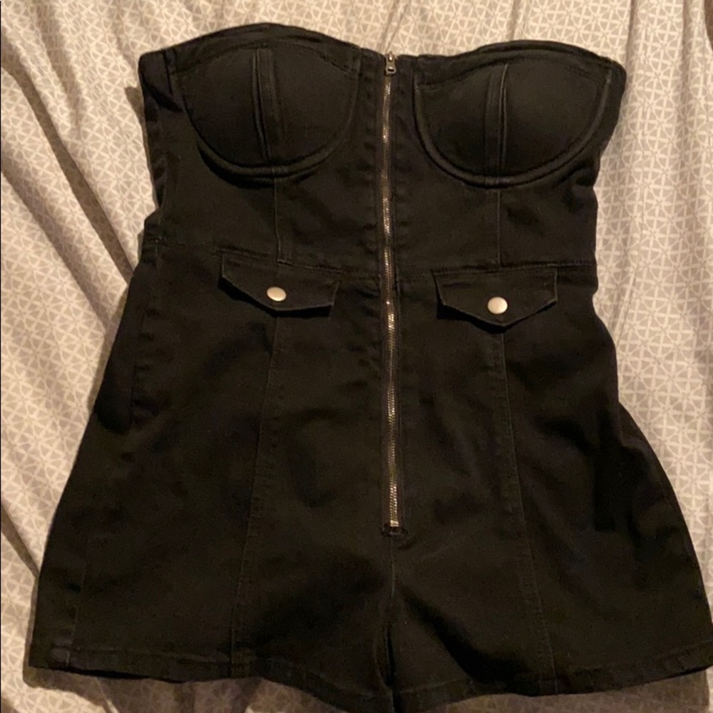 Black strapless zip up romper!